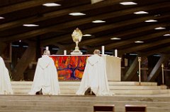 AOBR 2015 08 12 AU 16 LOURDES 5 PROCESSION DANS LA BASILIQUE SOUTERRAINE (14)